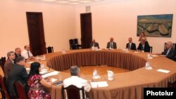Одна из встреч в рамках диалога между правящей коалицией и оппозиционным Армянским национальным конгрессом, Ереван, 4 августа 2011 г.