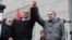 Раффи Ованнисян (слева) и Никол Пашинян (справа) в ходе митинга на площади Свободы, Ереван, 20 февраля 2013 г.  