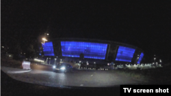 Молодь Донецька збирається вночі на паркінгу Донбас-Арени