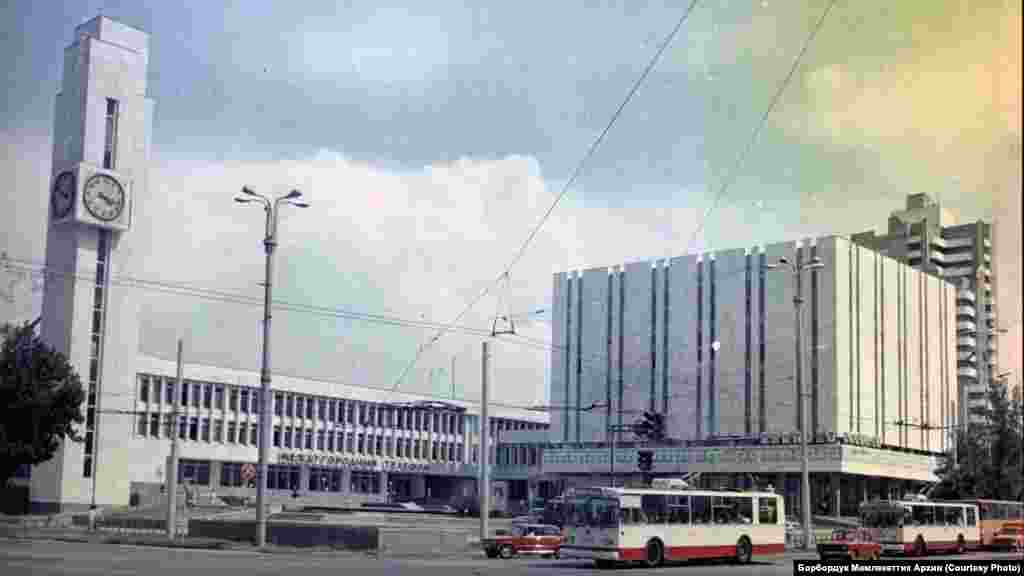 Бишкек шаарынын негизделгенине 142 жыл болду.&nbsp;Калаа 1878-жылы Пишпек болуп түптөлүп, 1926-жылы Фрунзе деп өзгөртүлгөн. 1991-жылы Кыргызстан СССРден бөлүнүп, эгемендик алган соң Бишкек деп аталган.