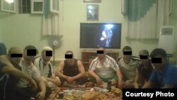 Неформальные криминальные лидеры в камере СИЗО