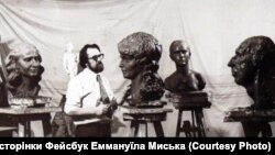Еммануїл Мисько у майстерні