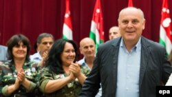 В документе, представленном из мюнхенской лаборатории, говорится о том, что в организме Аслана Бжания обнаружено повышенное содержание тяжелых металлов