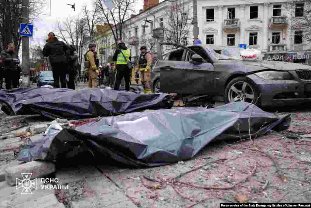 Расейскія вайскоўцы рэгулярна атакуюць рэгіёны Ўкраіны з ужываньнем розных відаў зброі: ударных дронаў, ракет, авіябомбаў, рэактыўных сыстэмаў залпавага агню.