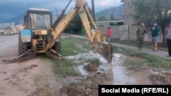 Суу Ак-Сай айылындагы Ж.Жамгырчиев көчөсүн каптаган.