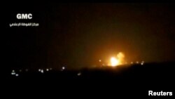 حملات هوایی به فرودگاه بین المللی دمشق موجب انفجار و آتش سوزی در قرارگاههای نظامی نزدیک به فرودگاه شد.