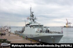 HMS Trent озброєний 30-міліметровою гарматою, двома звичайними кулеметами і двома шестиствольними «мініганами»