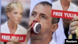 Прихильники Тимошенко вимагають звільнення Юлії Тимошенко, Київ, 21 серпня 2012 року