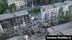 Зараз Росія кинула усі сили, щоб взяти під контроль Покровськ і зруйнувати логістику ЗСУ. На фото: зруйновані російськими обстрілами житлові квартали Покровська