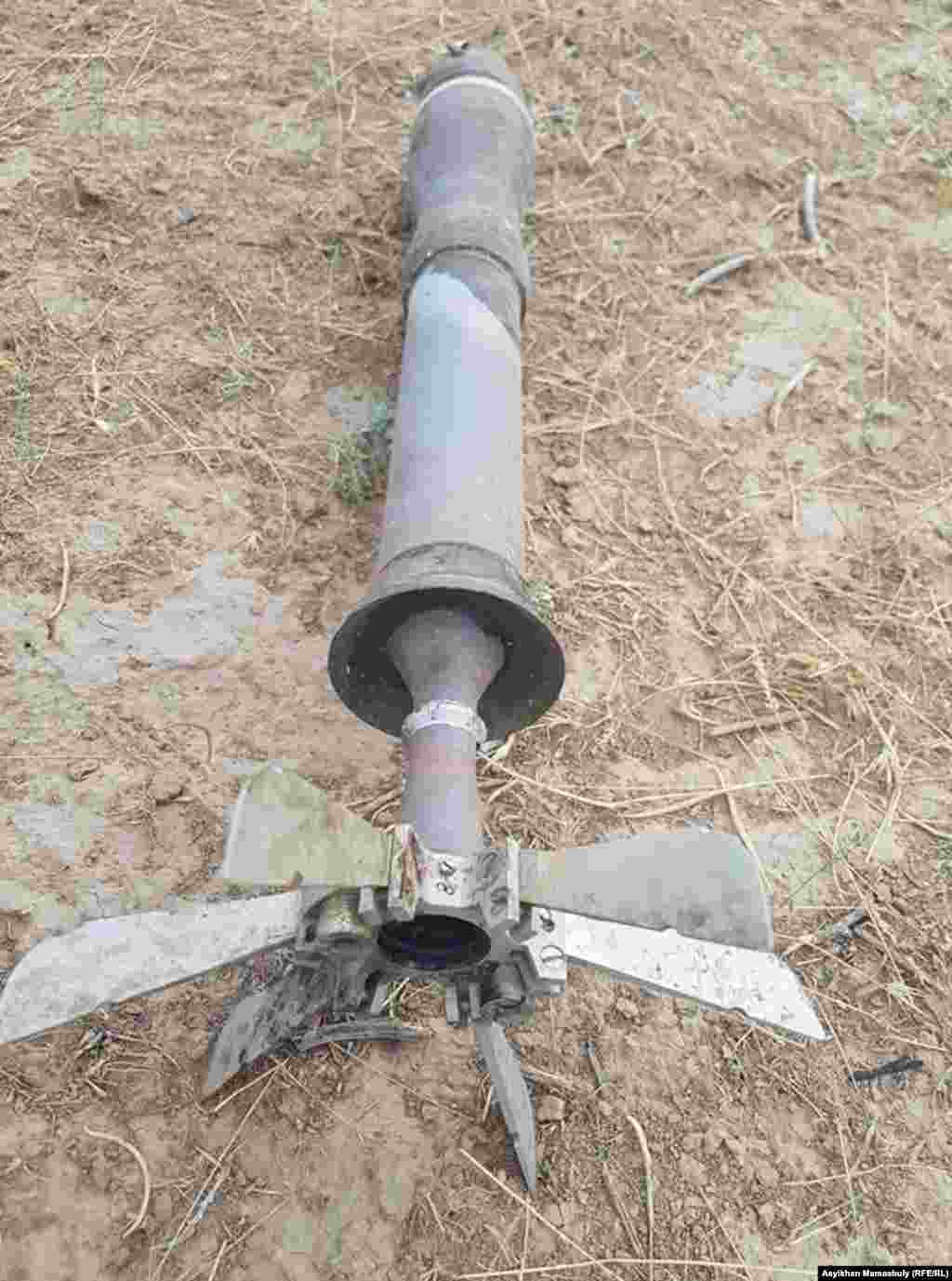 Шаардан алыс барбай эле жерде жаткан жарылуучу заттарды көрүүгө болот. Бирок 28-июнда казак бийлиги шаар &quot;толук тазаланды&quot; деп маалымат тараткан.&nbsp;