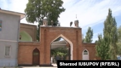 Оштогу мечиттердин бири. Иллюстрациялык сүрөт.