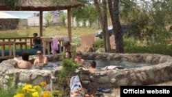 Чоң-Өрүктү айылындагы "Керемет суу" эс алуучу жайы өрттөлгөнгө чейинки сүрөт