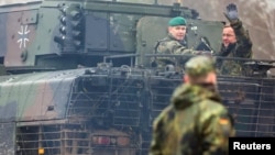 Գերմանիայի պաշտպանության նախարար Բորիս Պիստորիուսը բանակի վարժական կենտրոնում, Ալտենգրաբով, 26-ը հունվարի, 2023թ.