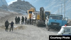 Строительство дороги Ак-Сай - Кок-Таш. 12 января 2014 года. 