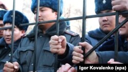 Сотрудники милиции. Архивное фото.