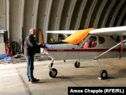 Томаш Носэк і ягоны лёгкі самалёт.