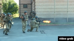 Ілюстративне фото: резервісти під час зборів бригади територіальної оборони вчаться відбивати напад ДРГ супротивника на об'єкт критичної інфраструктури