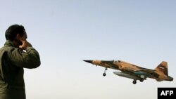 از جمله اتهام‌های شرکت ایرلندی، ارسال قطعات هواپیمای اف-۵ به ایران است.