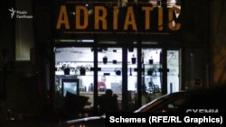 Журналісти помітили, як на першому поверсі закладу працював кухар