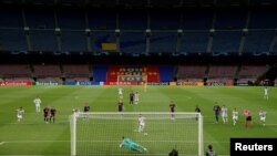 Бозӣ миёни дастаҳои "Барселона" ва "Наполи". 8 август, 2020.