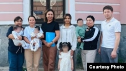 Орусиядан кароосуз калган төрт бала алып келинди. 2025, 19-июль