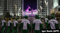 Sport çäresine barýan adamlar. Aşgabat, 17-nji awgust, 2017.
