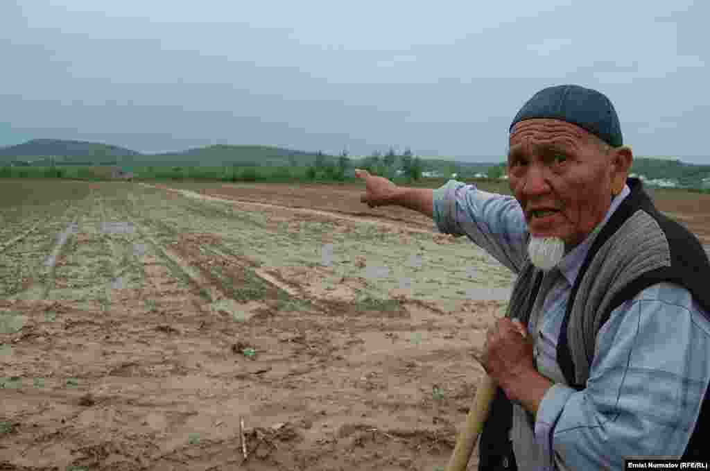Пострадали также пахотные земли. 