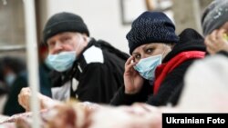 Кіеўская гарадзкая дзяржаўная адміністрацыя пачала праверку сталічных прадпрыемстваў на адпаведнасьць санітарным нормам з-за высокага захворвання на грып. Кіеў, 28 студзеня 2016 году