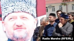 Нохчийчоь -- Нохчийн Республикан куьйгалхо Кадыров Ахьмад-Хьаьжа вийра 2004-чу шарахь Стигалкъекъа-беттан 9-чу дийнахь Соьлж-ГIалахь. Соьлж-ГIала,10Стиг2013.