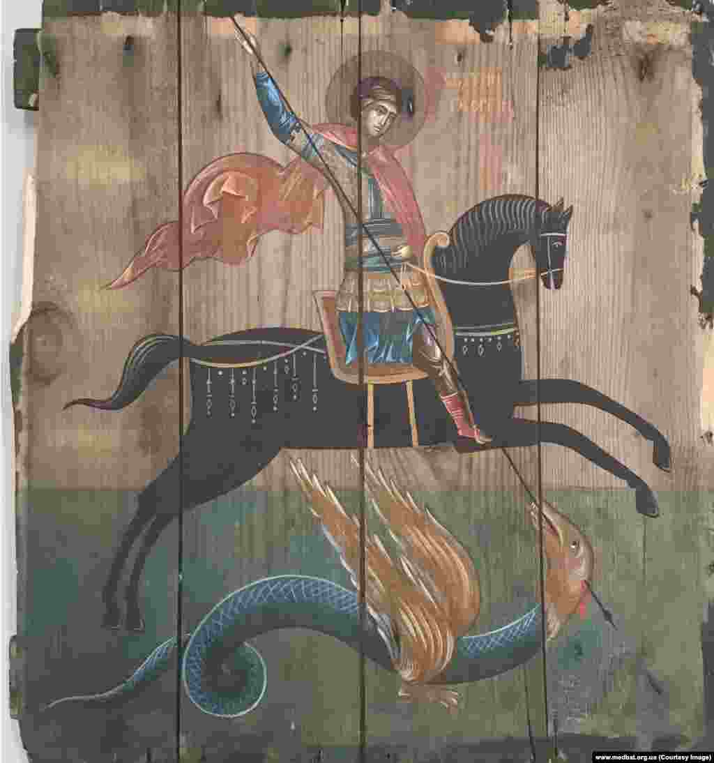 Святий Георгій вбиває дракона на панелі ящика з-під боєприпасів, який привезли з передової в Авдіївці. Клименко каже: &laquo;Більшість людей думають про цю війну як про щось дуже далеке. Для мене було важливо показати людям, що війна реальна, що цей ящик від боєприпасів справжній, і в ньому зберігалася справжня зброя, яка вбивала реальних людей&raquo;. У розмові з кореспондентами Reuters співзасновник проєкту &laquo;Придбай ікону &ndash; врятуй життя&raquo; Олександр Клименко зазначив: &laquo;Я не хочу, щоб ця війна існувала. І я не хочу, щоб існував цей проєкт&raquo; 