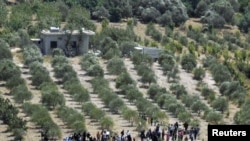 نمایی از شماری از پناهندگان سوریه که وارد خاک ترکیه شده اند