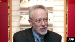 نام جان م. کوئتسیه، برنده جایزه ادبی «بوکر» و نوبل ادبیات در این فهرست به چشم می‌خورد