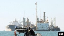 سپاه پاسداران همواره از آمادگی واحد های شهادت طلب برای برای ايجاد نا امنی در خليج فارس و تنگه هرمزسخن گفته است.