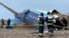 Казахстанские спасатели на месте крушения самолета авиакомпании Azerbaijan Airliner  