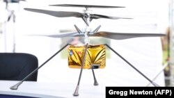 بدنه اصلی این بالگرد کمی بزرگ‌تر از یک توپ فوتبال و دارای چهار پایه نازک است