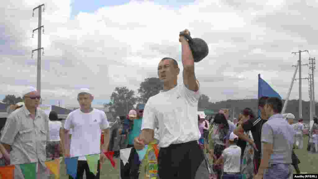 Гер күтәрүче баһадир