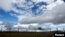 В начале прошлого года югоосетинские власти объявляли о замене т.н. формы №9 на пропуска нового образца. Тогда же было объявлено, что процесс обмена документов не займет больше трех месяцев, однако он не закончен до сих пор