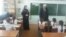 Победитель в номинации "Учитель года" Сарат Мухумаева проводит открытый урок в школе №7 города Кизилюрта
