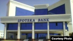 Ипотека банк ëнида нақд пул учун навбат