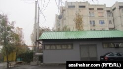 Şu ýylyň dowamynda bolsa käbir köpgatly ýaşaýyş jaýlarynda we çagalar baglarynda Germaniýada öndürilen täze kotelnýalar hem goýuldy. Emma ýaýjylaryň käbiri bu kotelnýalaryň garaşylan netijäni bermändigini aýdýarlar.