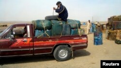 ايران به خاطر قاچاق سوخت در مرزهای شرقی خود و مصرف چشمگير داخلی،از واردکنندگان عمده بنزين است.