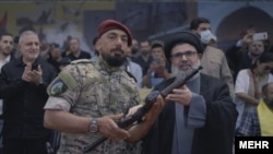 هیثم علی طباطبایی (سمت چپ) در کنار هاشم صفی‌الدین، مرد شماره دو حزب‌الله در زمان حسن نصرالله که پس از کشته شدن نصرالله، اسرائیل او را نیز کشت