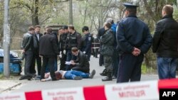 Архіўнае фота. На месцы забойства Алеся Бузіны