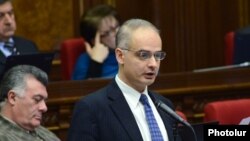 ՀԱԿ խմբակցության ղեկավար Լևոն Զուրաբյանը ԱԺ նիստերից մեկի ժամանակ, արխիվ: