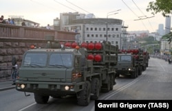 Расейскія сыстэмы супрацьпаветранай абароны С-350 падчас рэпэтыцыі параду ў Маскве, 17 чэрвеня 2020