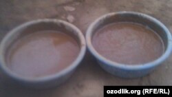 Кустарное извлечение золота из руды.