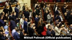 Постанову підтримали 326 народних депутатів