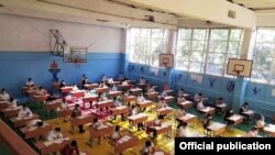 Окуучулар жалпы республикалык тест тапшырууда. 2020-жыл.