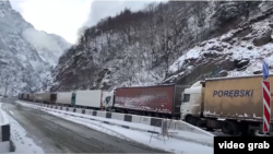 Բեռնատարներ վրաց-ռուսական սահմանի Վերին Լարսի անցակետի մատույցներում, արխիվ