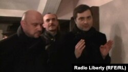 По неофициальной информации, Сурков намерен отказаться от услуг не вызывающих доверие подрядчиков и привлечь в республику компании, репутация которых не подмочена коррупционными связями с югоосетинскими чиновниками